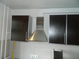Установка вытяжки на кухне в Серпухове