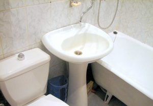 Установка раковины тюльпан в ванной в Серпухове